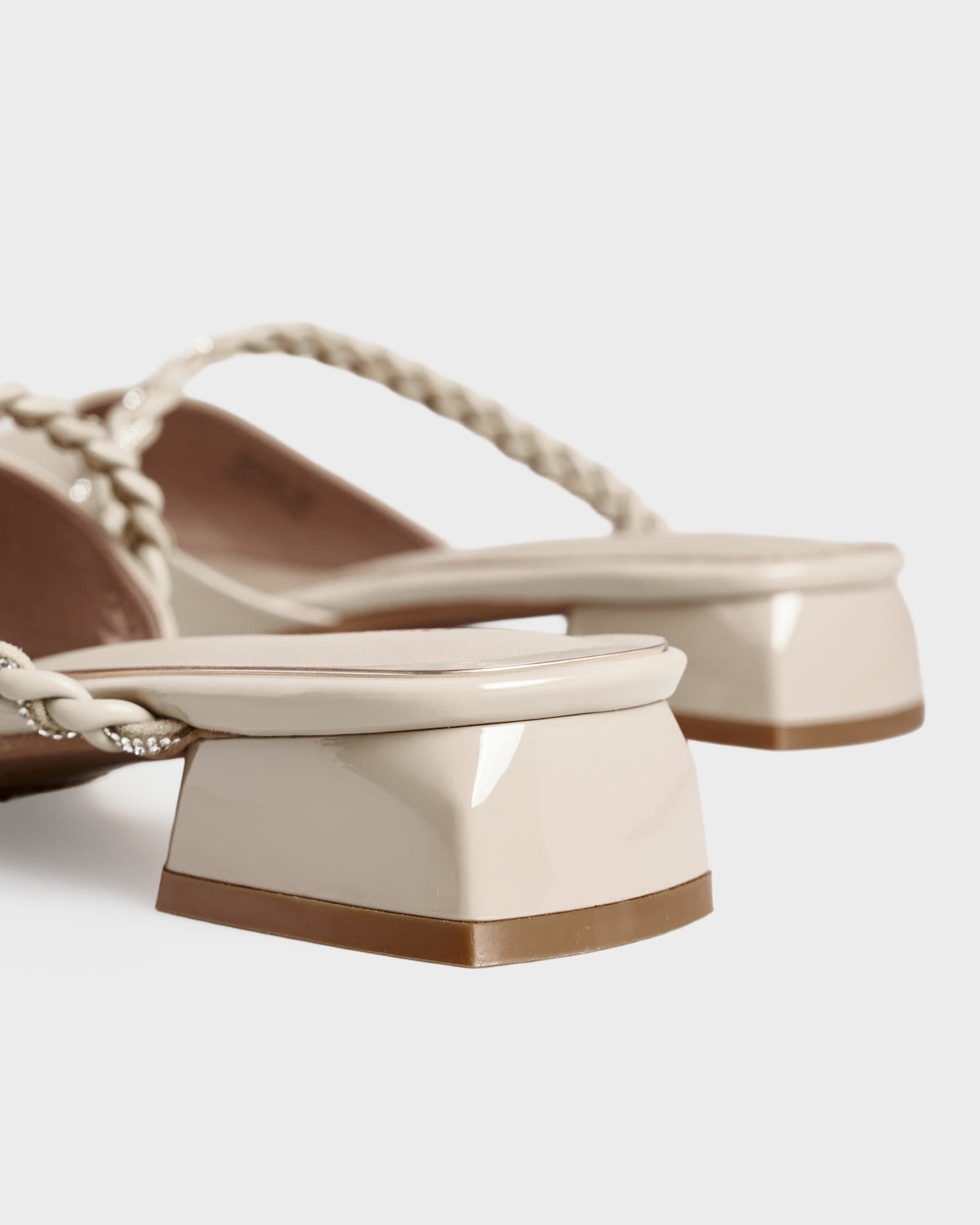 #color_almond